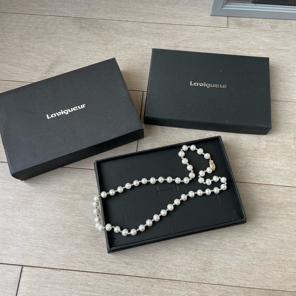 Pearl and gold necklace